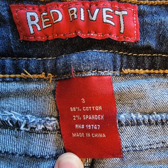 Red Rivet Capri's - Picture 3 of 6